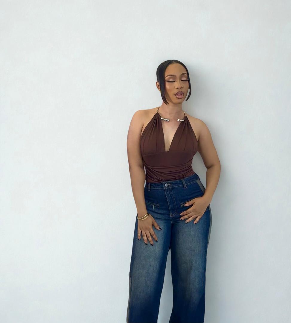 Tenny Necklace Detail Blouse